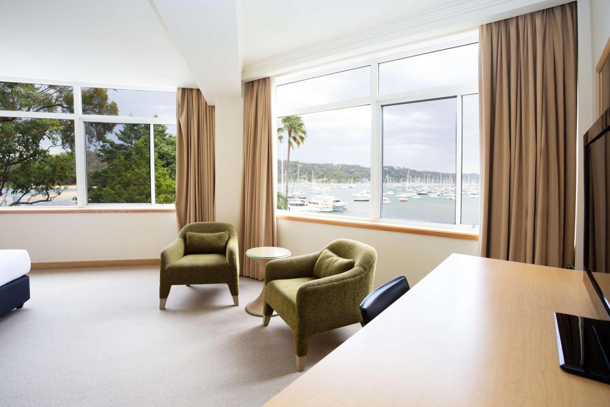 Mirage Hotel Newport Exterior photo