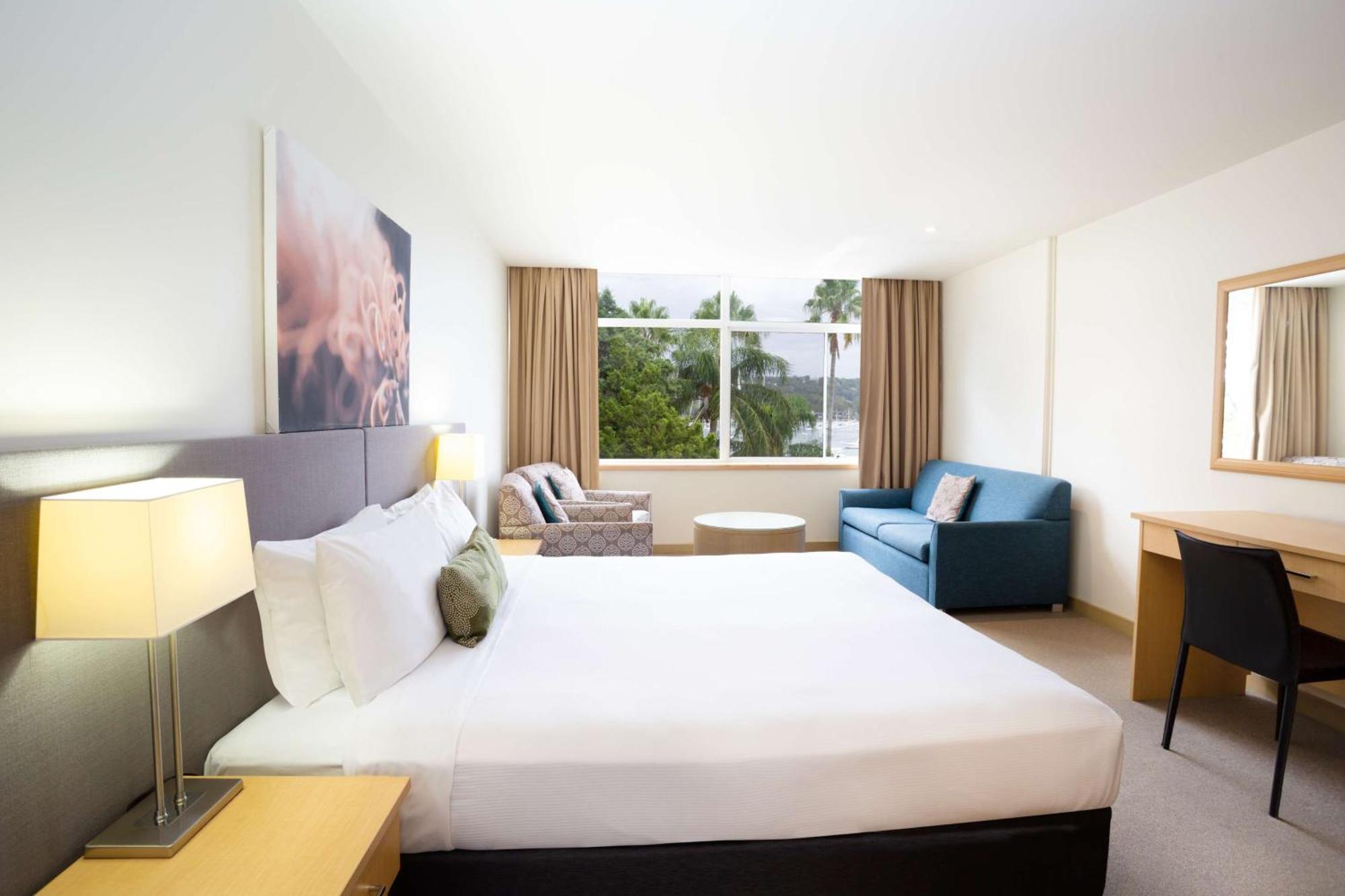 Mirage Hotel Newport Exterior photo