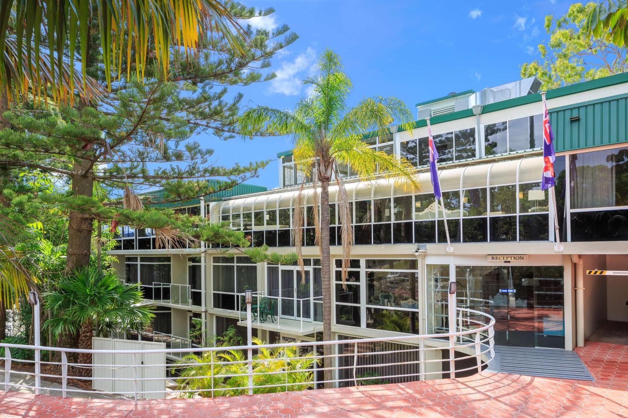 Mirage Hotel Newport Exterior photo